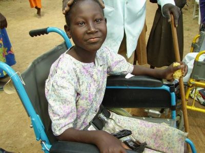kenyan-girl-in-new-wheelchair