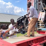 Unloading_container_Rwanda24